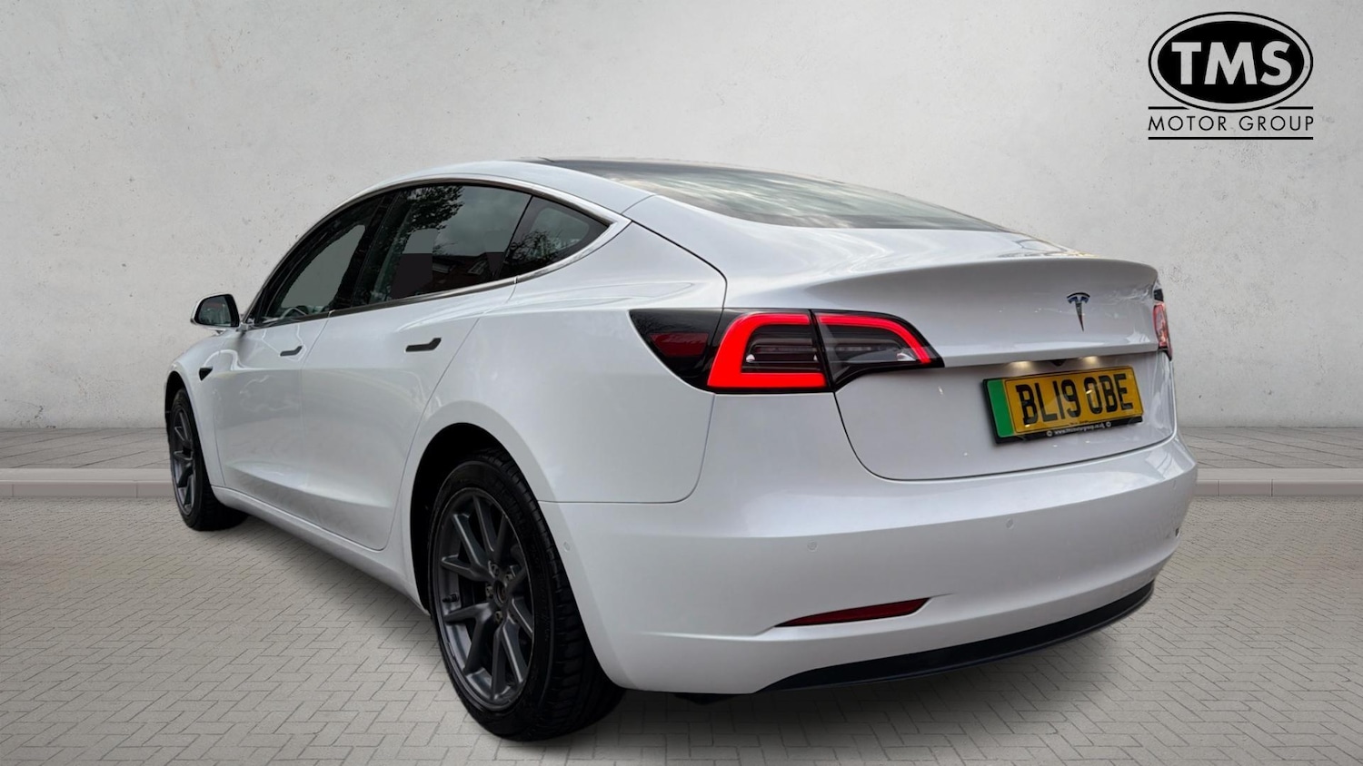 Used Tesla Model 3 2019 for sale - 76409400: Photo 2