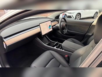 Used Tesla Model 3 2019 for sale - 76409400: Photo