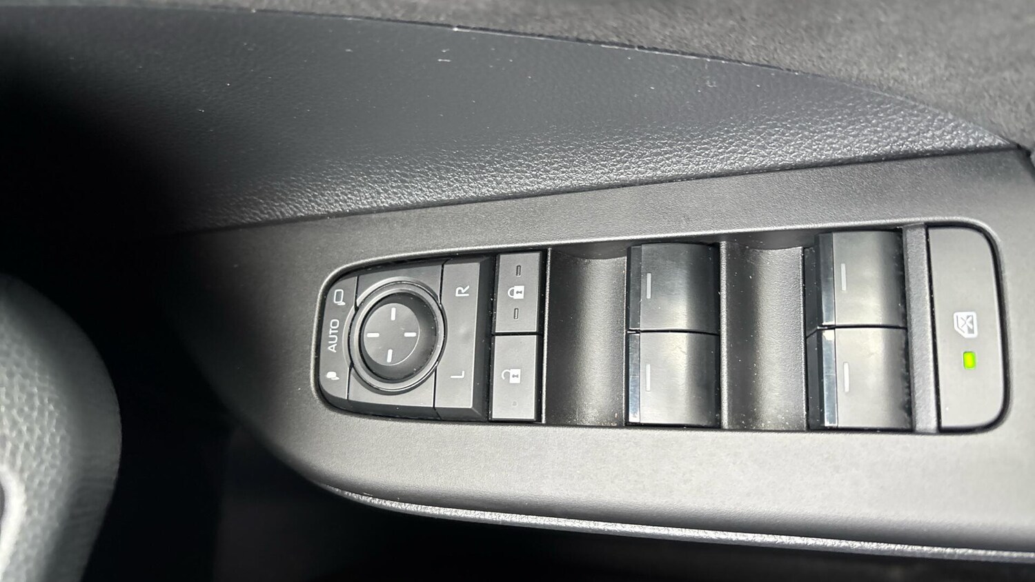 Used Toyota C-HR 2023 for sale - 77672879: Photo 18