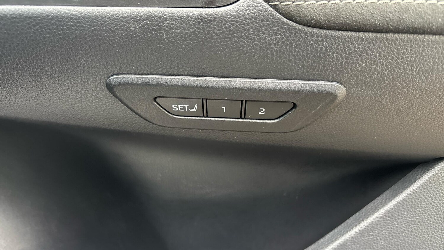 Used Toyota C-HR 2023 for sale - 77672879: Photo 19