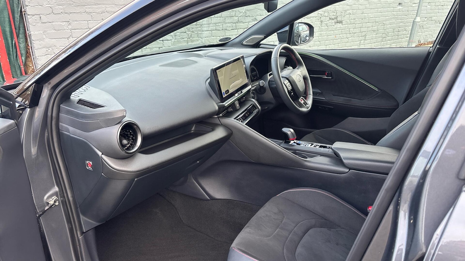 Used Toyota C-HR 2023 for sale - 77672879: Photo 3