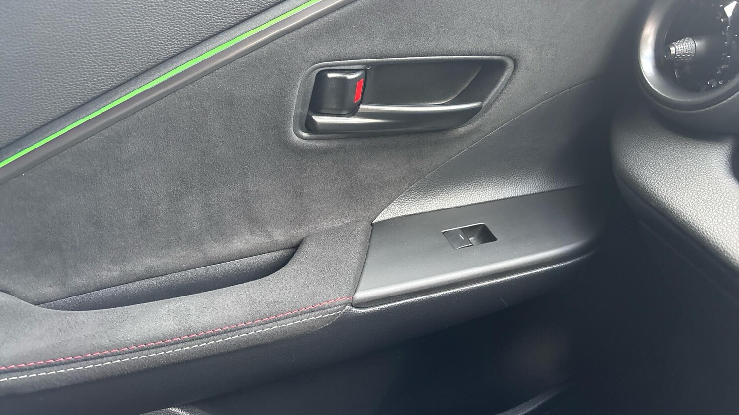 Used Toyota C-HR 2023 for sale - 77672879: Photo 30