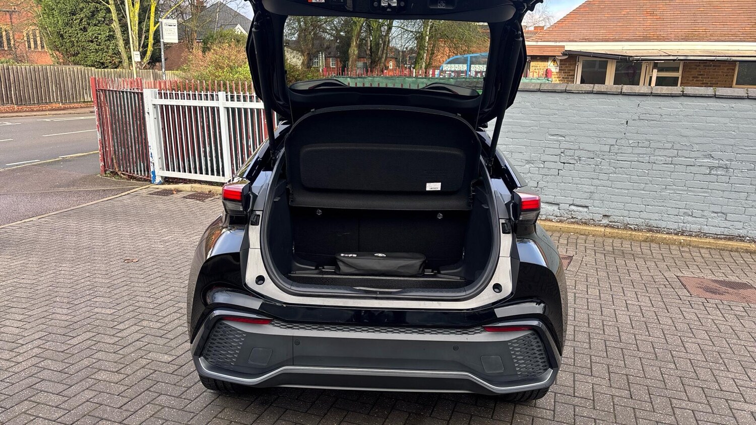 Used Toyota C-HR 2023 for sale - 77672879: Photo 8