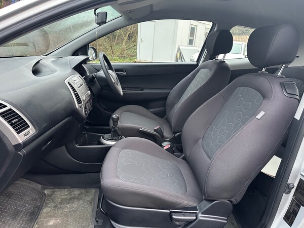 Used Hyundai i20 2010 for sale - 74313971: Photo 30