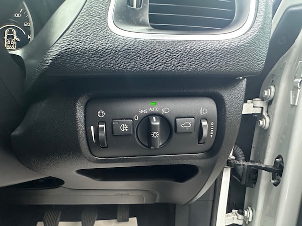 Used Volvo V40 2015 for sale - 74298367: Photo 15