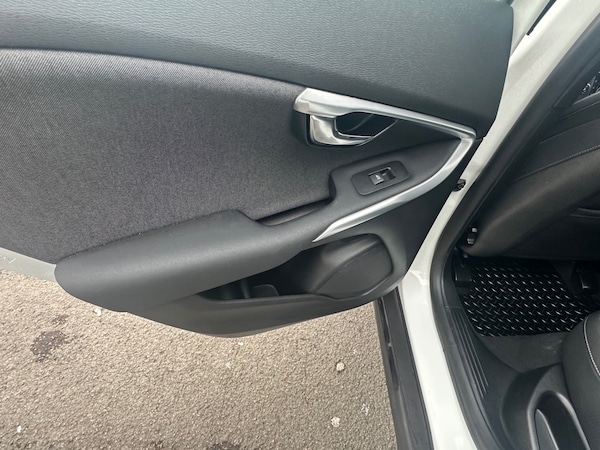 Used Volvo V40 2015 for sale - 74298367: Photo 30