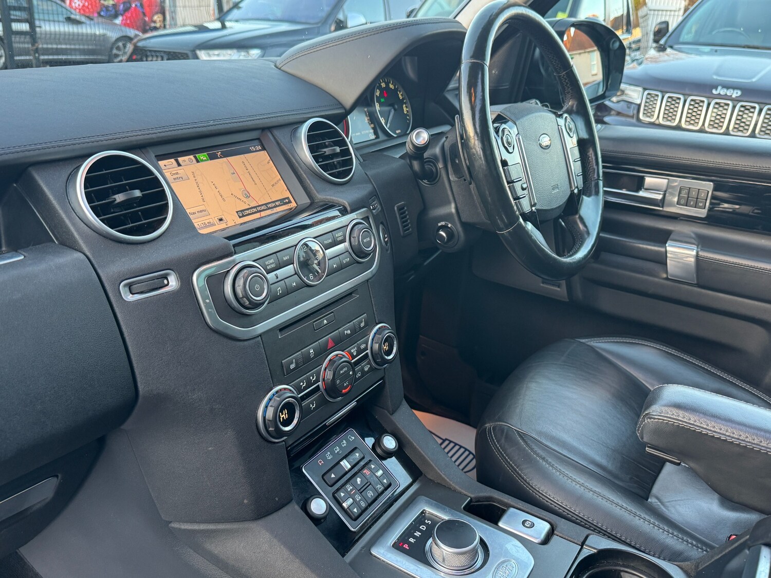 Used Land Rover Discovery 2016 for sale - 76933309: Photo 33