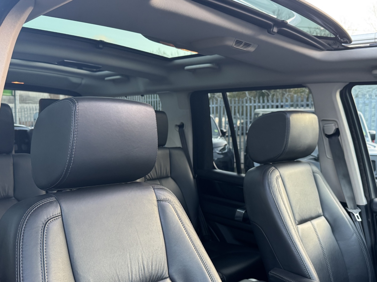 Used Land Rover Discovery 2016 for sale - 76933309: Photo 52