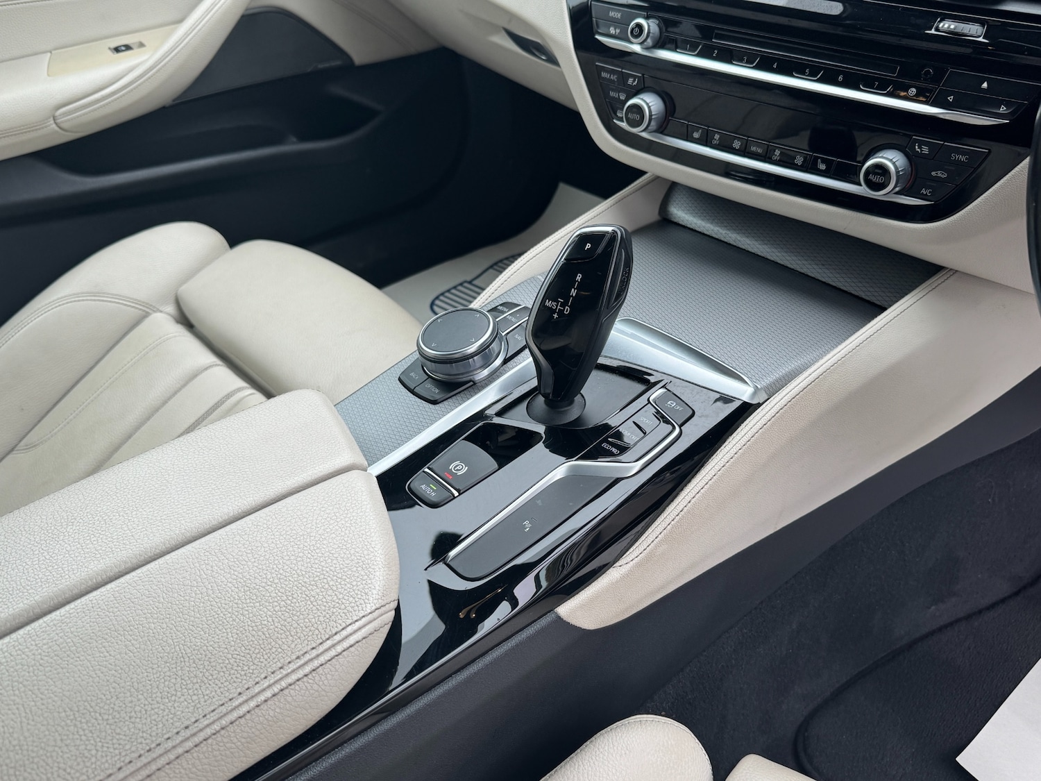 Used BMW 5 Series 2017 for sale - 76249952: Photo 32