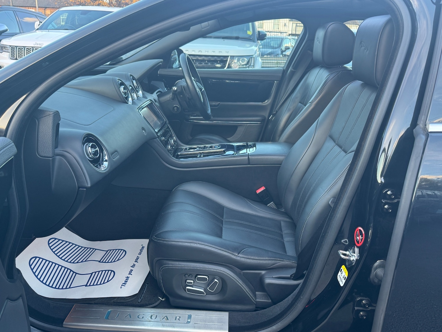 Used Jaguar XJ 2010 for sale - 76541531: Photo 25