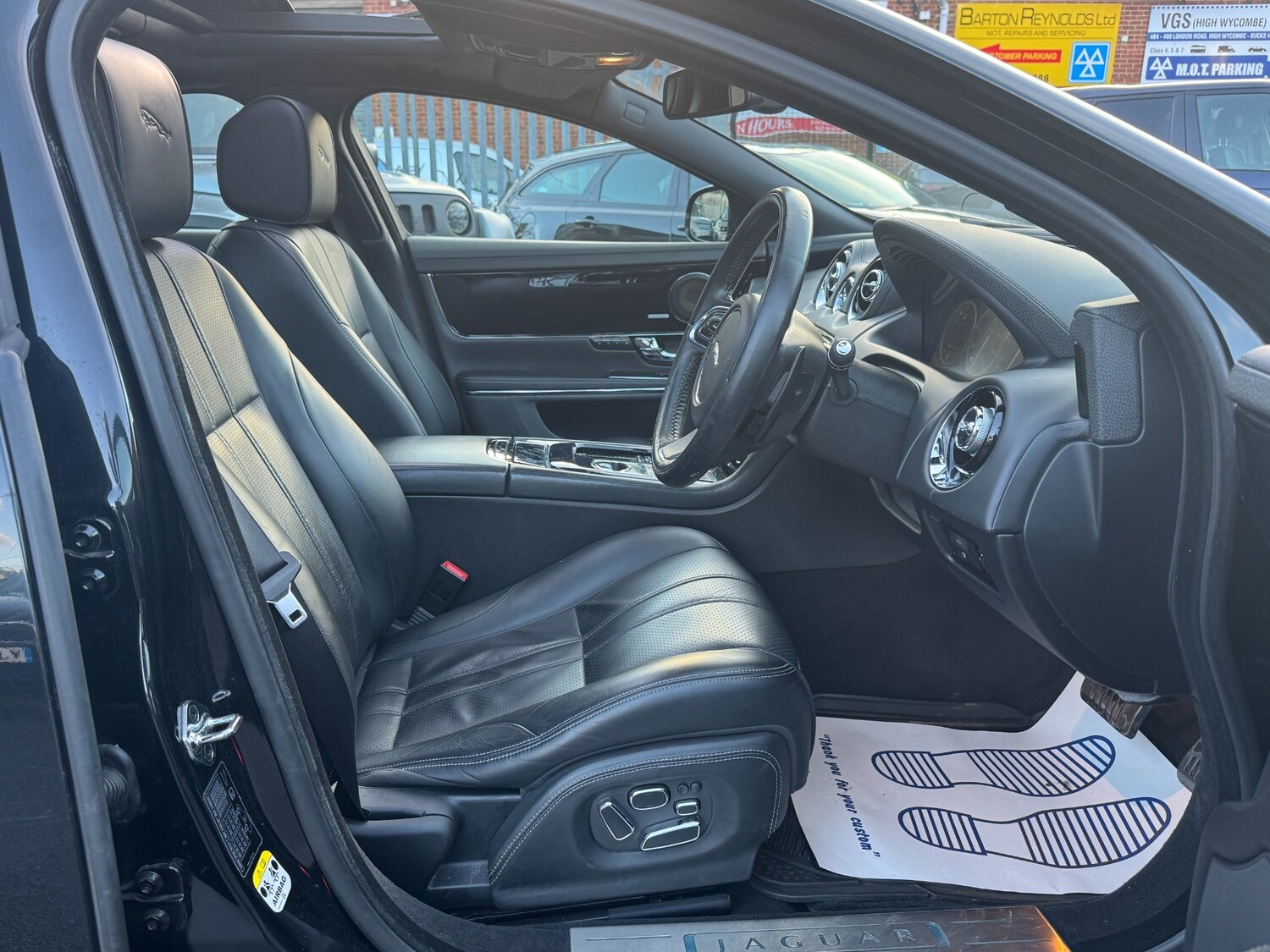 Used Jaguar XJ 2010 for sale - 76541531: Photo 28