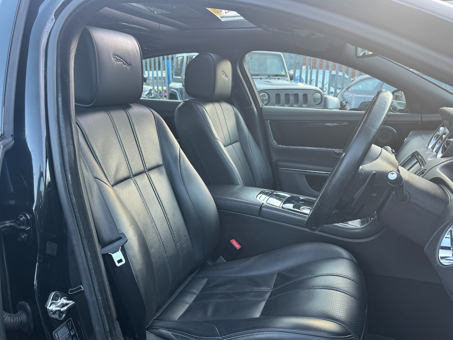 Used Jaguar XJ 2010 for sale - 76541531: Photo 29