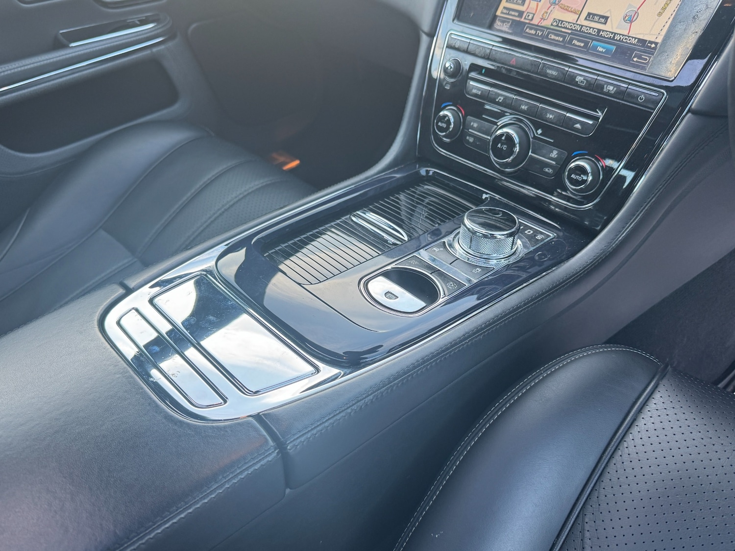 Used Jaguar XJ 2010 for sale - 76541531: Photo 30