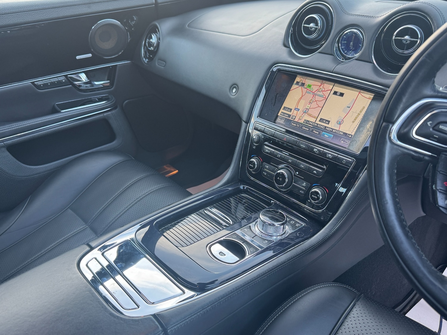 Used Jaguar XJ 2010 for sale - 76541531: Photo 32