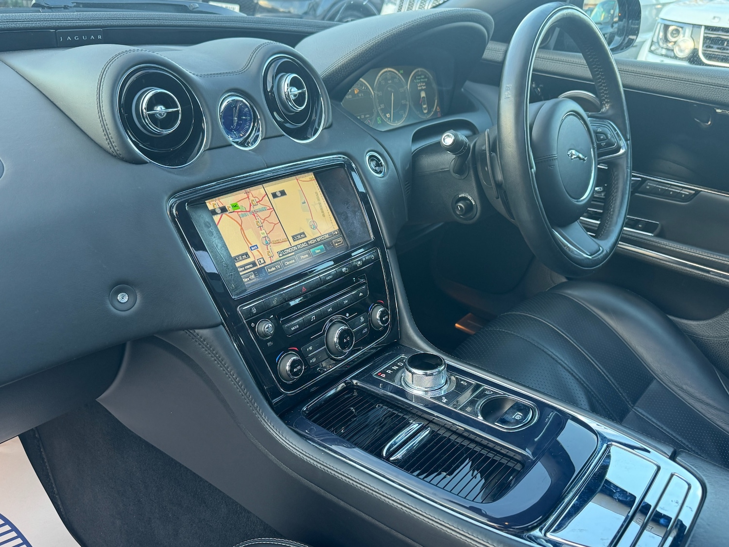 Used Jaguar XJ 2010 for sale - 76541531: Photo 33