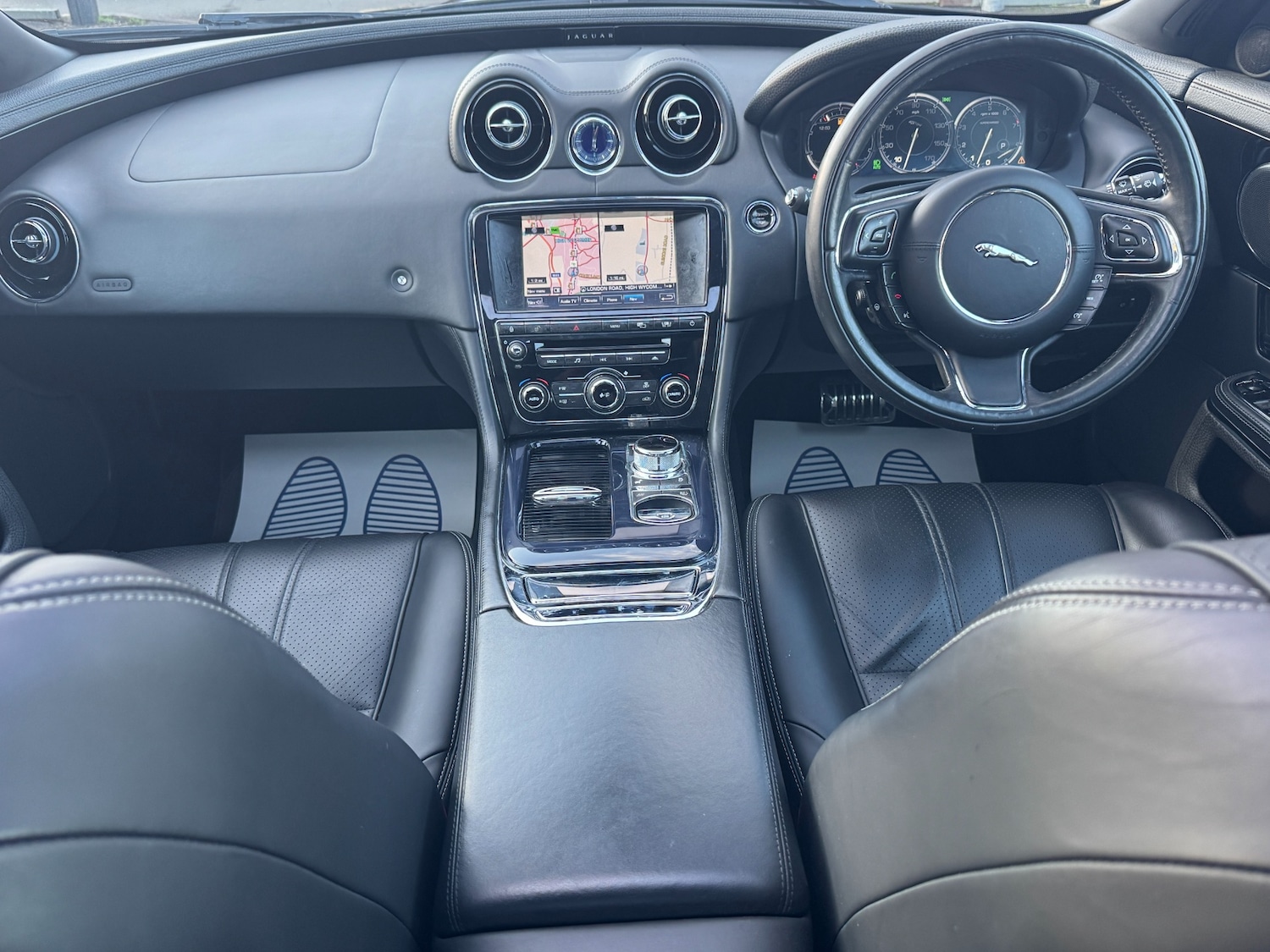 Used Jaguar XJ 2010 for sale - 76541531: Photo 34