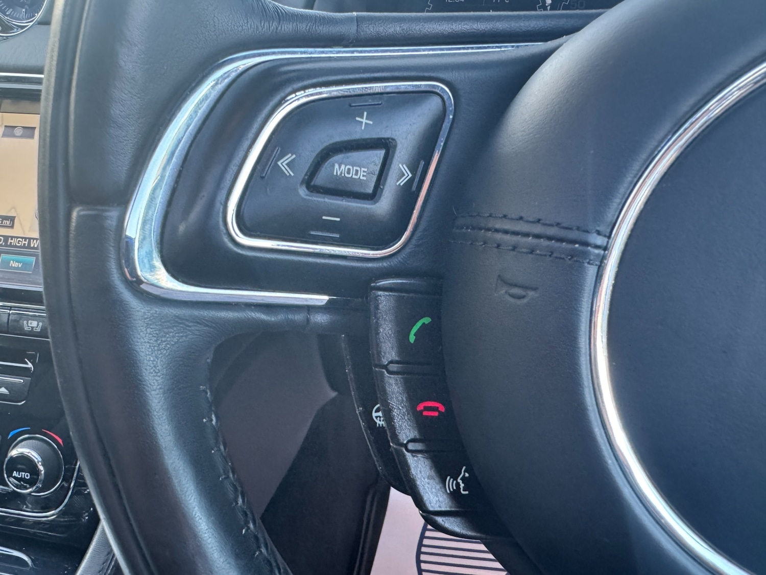 Used Jaguar XJ 2010 for sale - 76541531: Photo 40