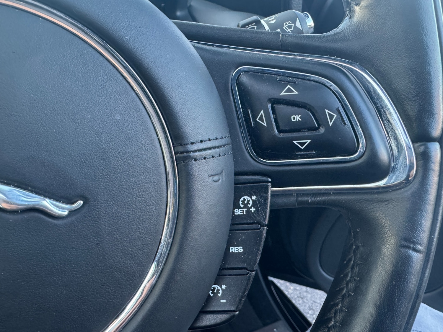 Used Jaguar XJ 2010 for sale - 76541531: Photo 41