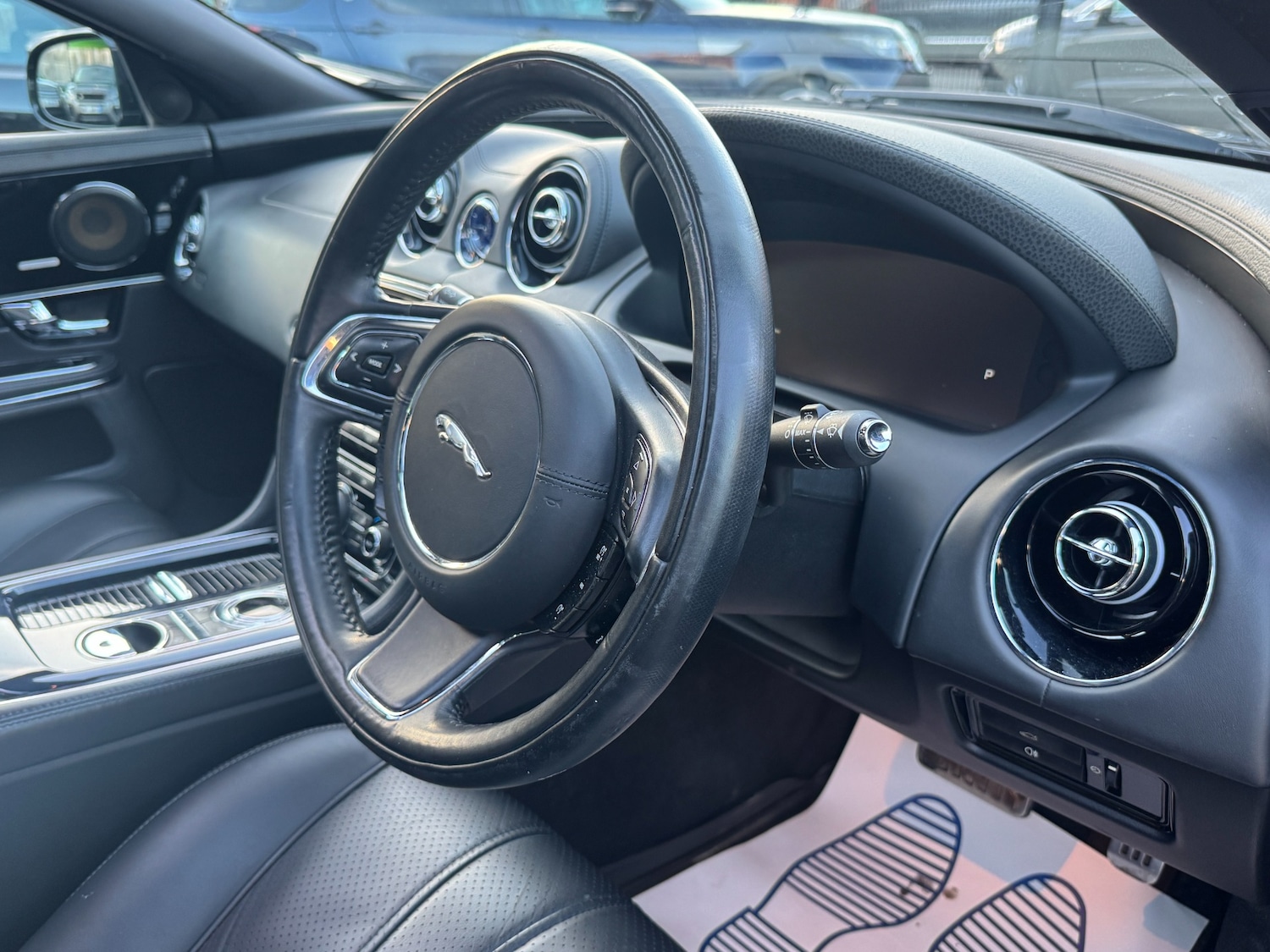 Used Jaguar XJ 2010 for sale - 76541531: Photo 44