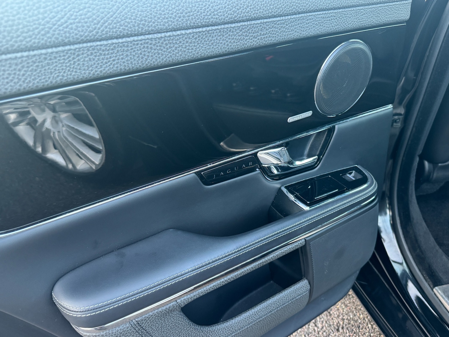 Used Jaguar XJ 2010 for sale - 76541531: Photo 48