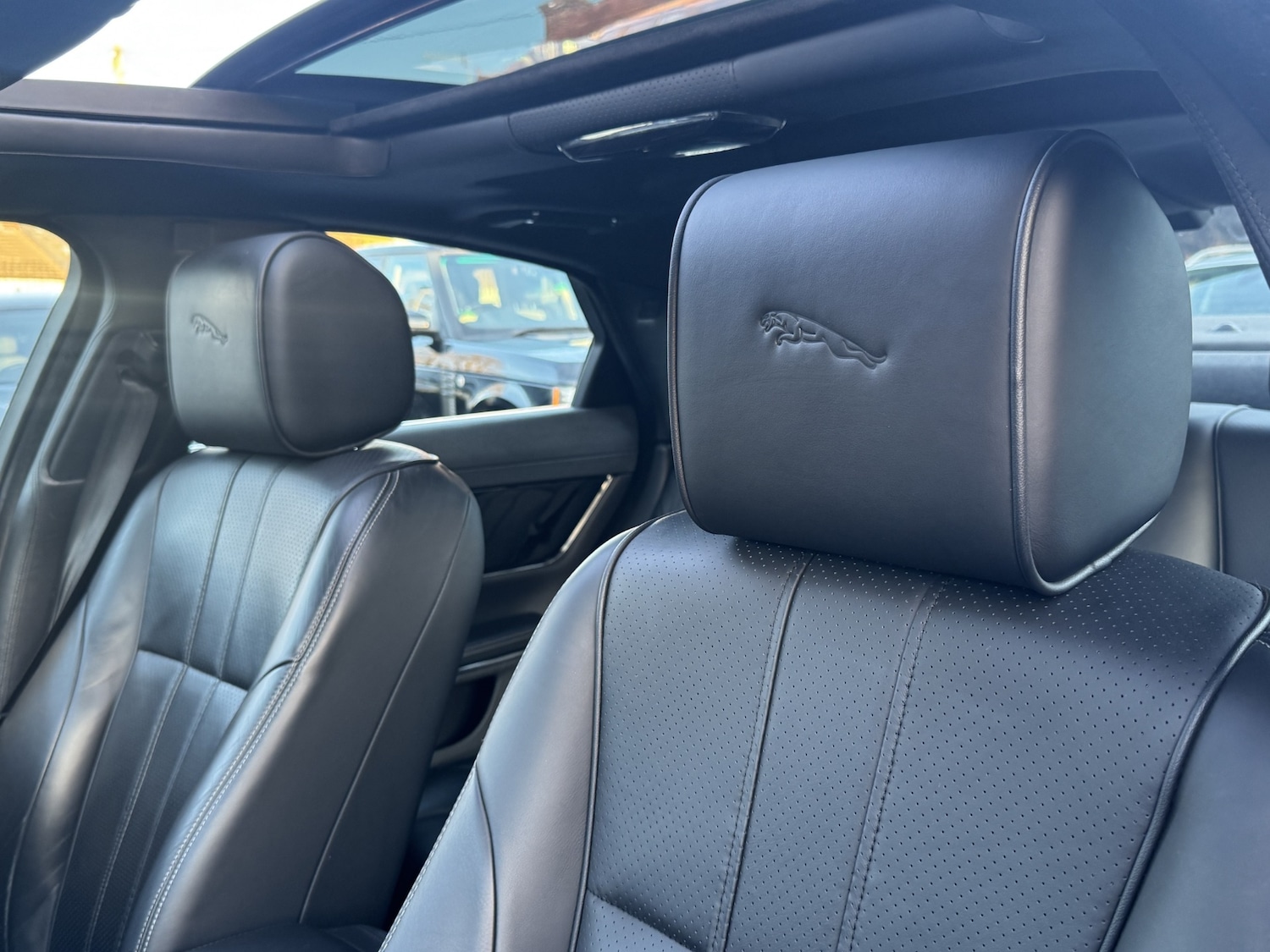 Used Jaguar XJ 2010 for sale - 76541531: Photo 52