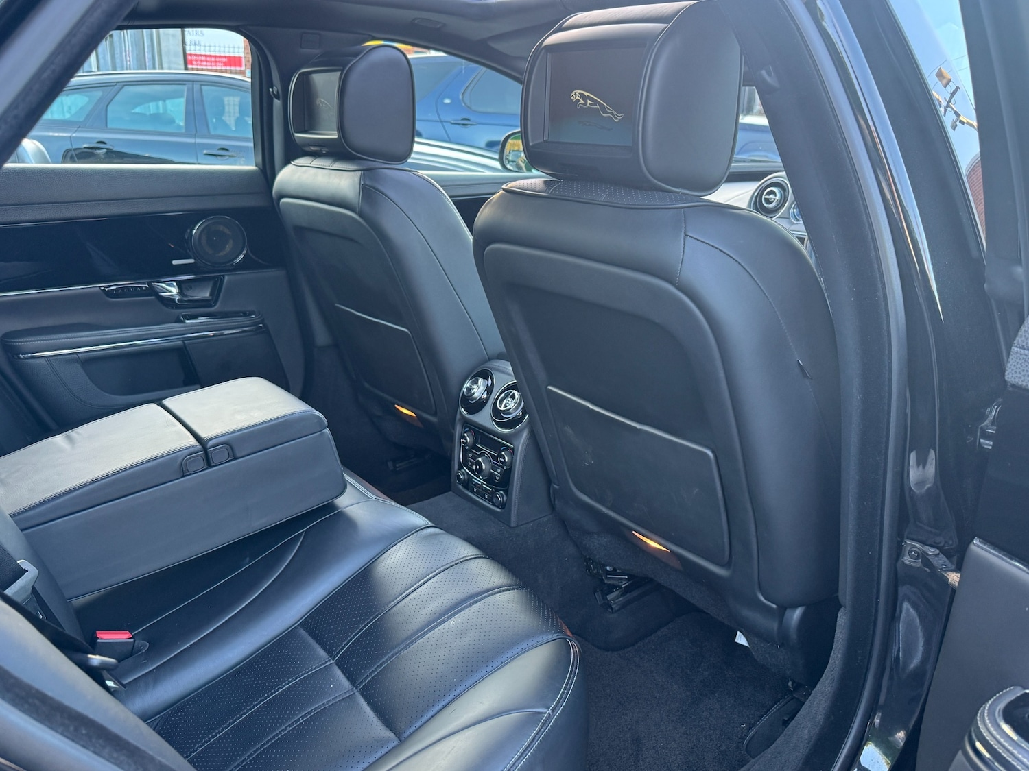 Used Jaguar XJ 2010 for sale - 76541531: Photo 53