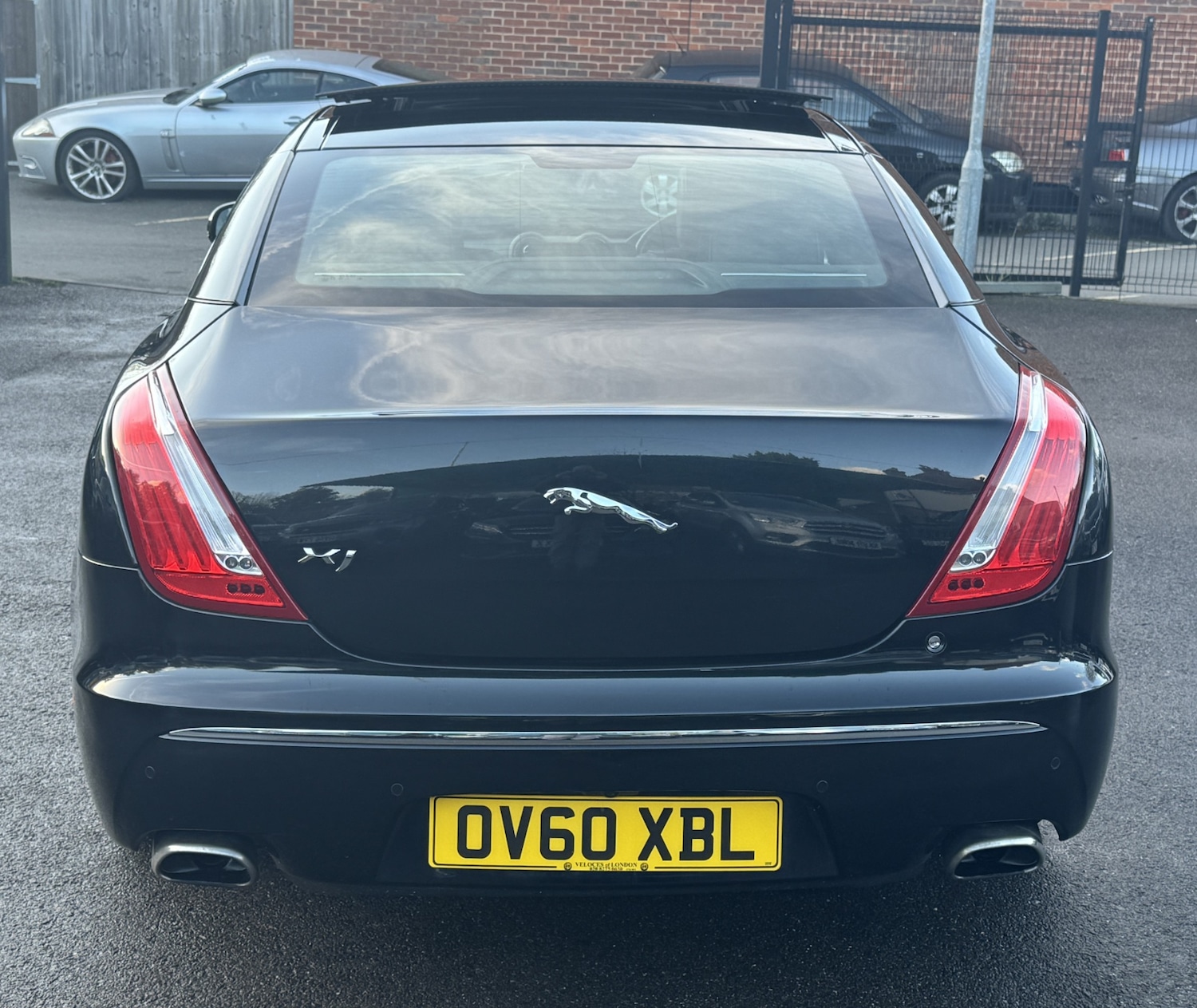Used Jaguar XJ 2010 for sale - 76541531: Photo 6