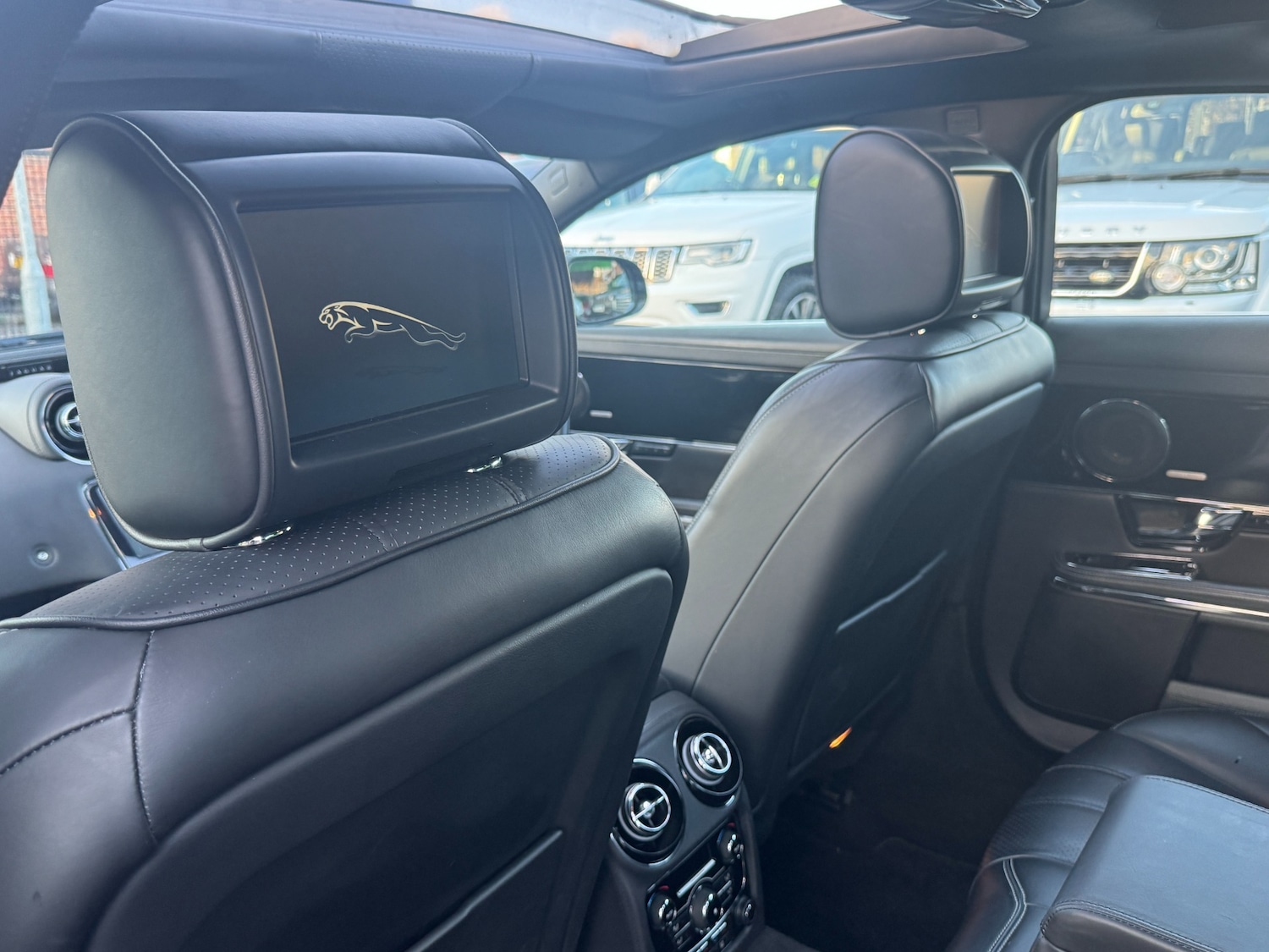 Used Jaguar XJ 2010 for sale - 76541531: Photo 62