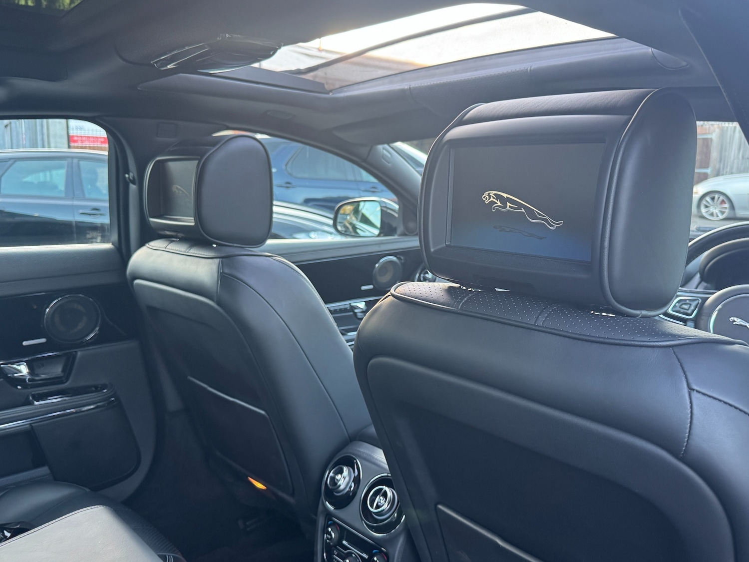 Used Jaguar XJ 2010 for sale - 76541531: Photo 63