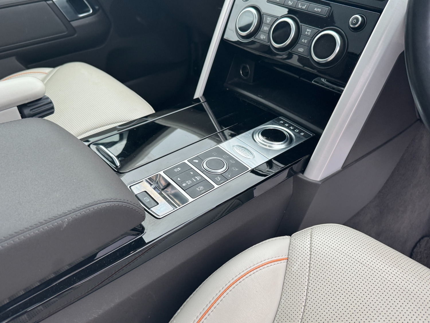 Used Land Rover Discovery 2019 for sale - 76375688: Photo 32