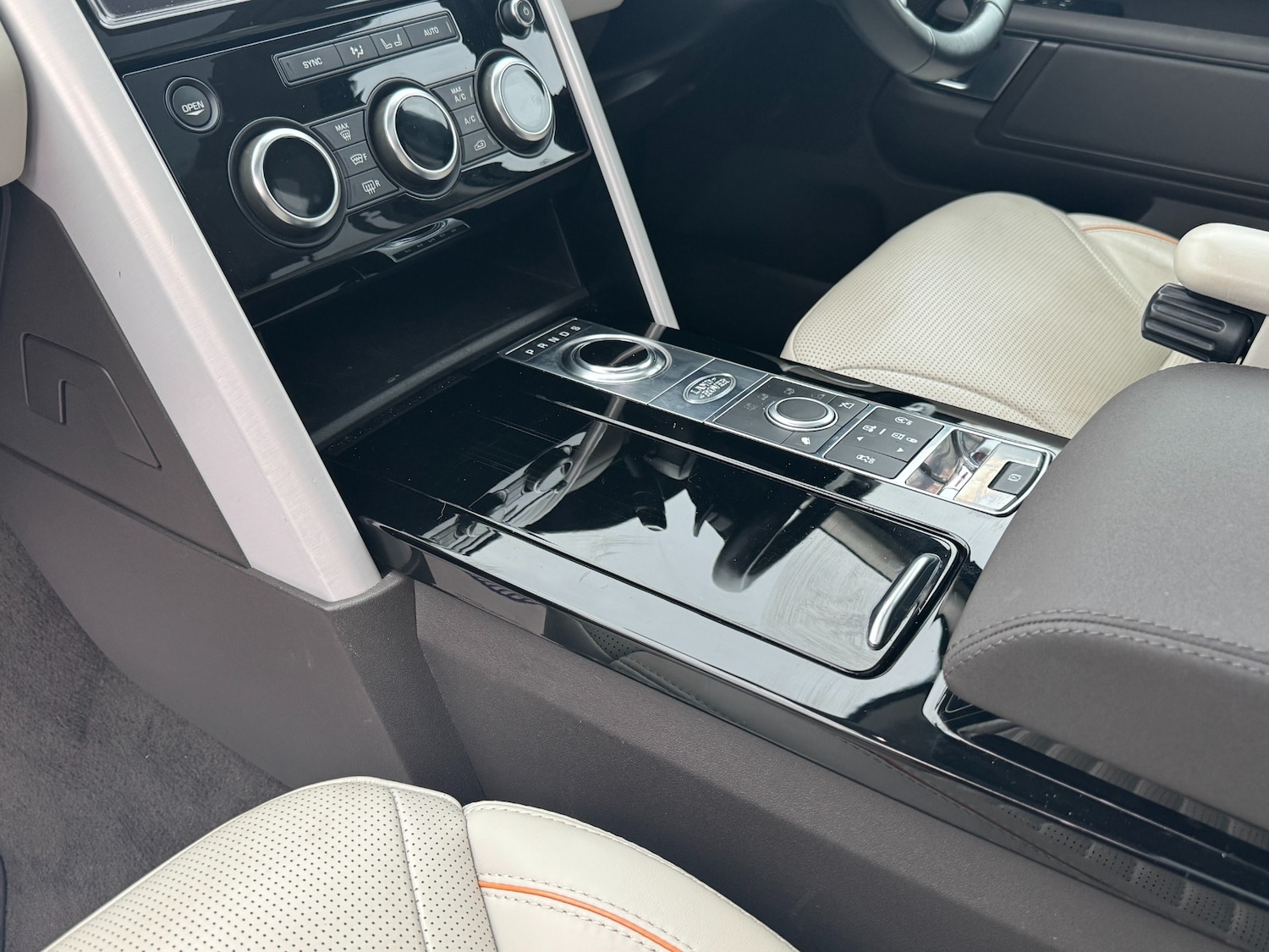 Used Land Rover Discovery 2019 for sale - 76375688: Photo 33