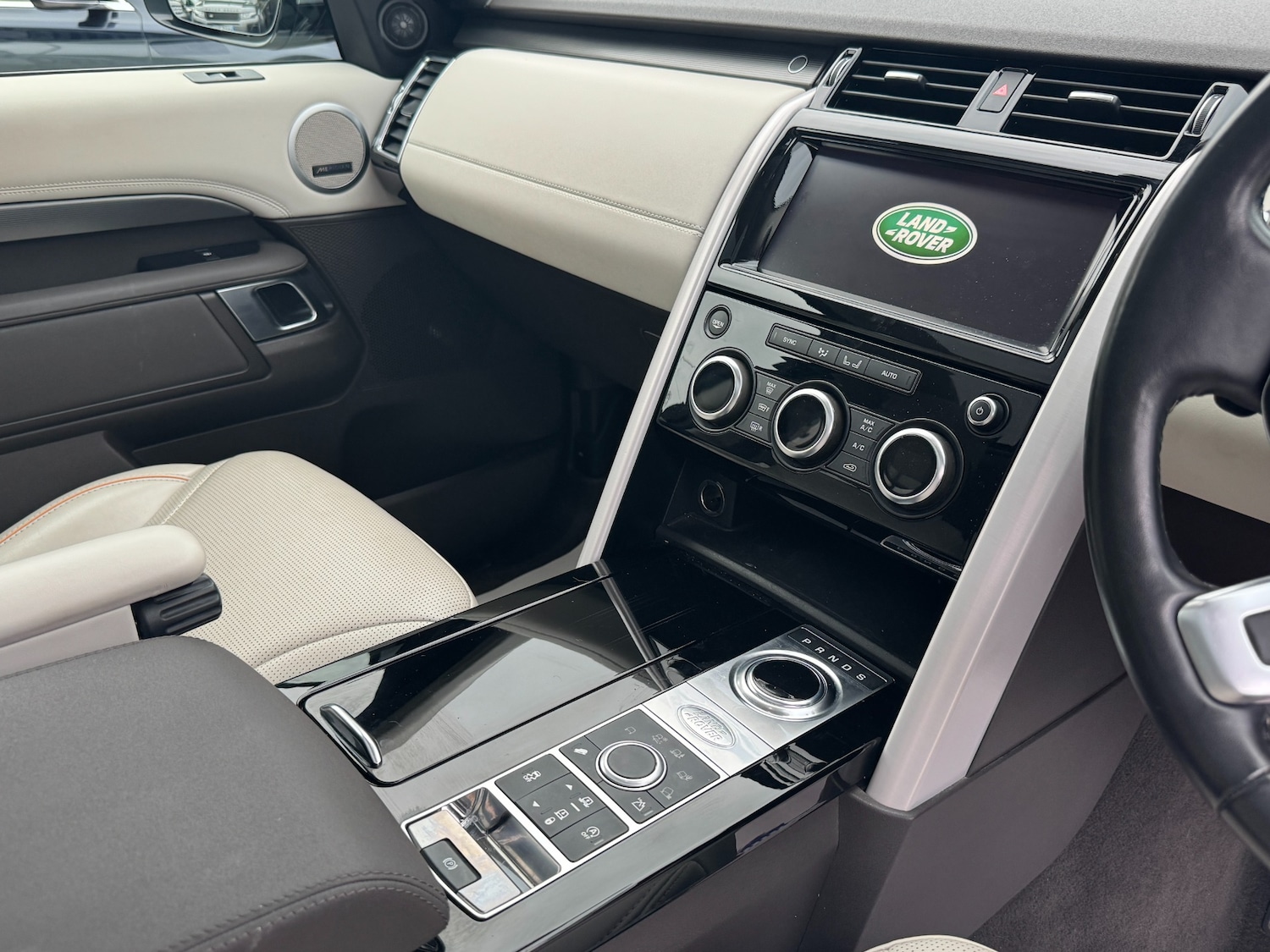 Used Land Rover Discovery 2019 for sale - 76375688: Photo 34