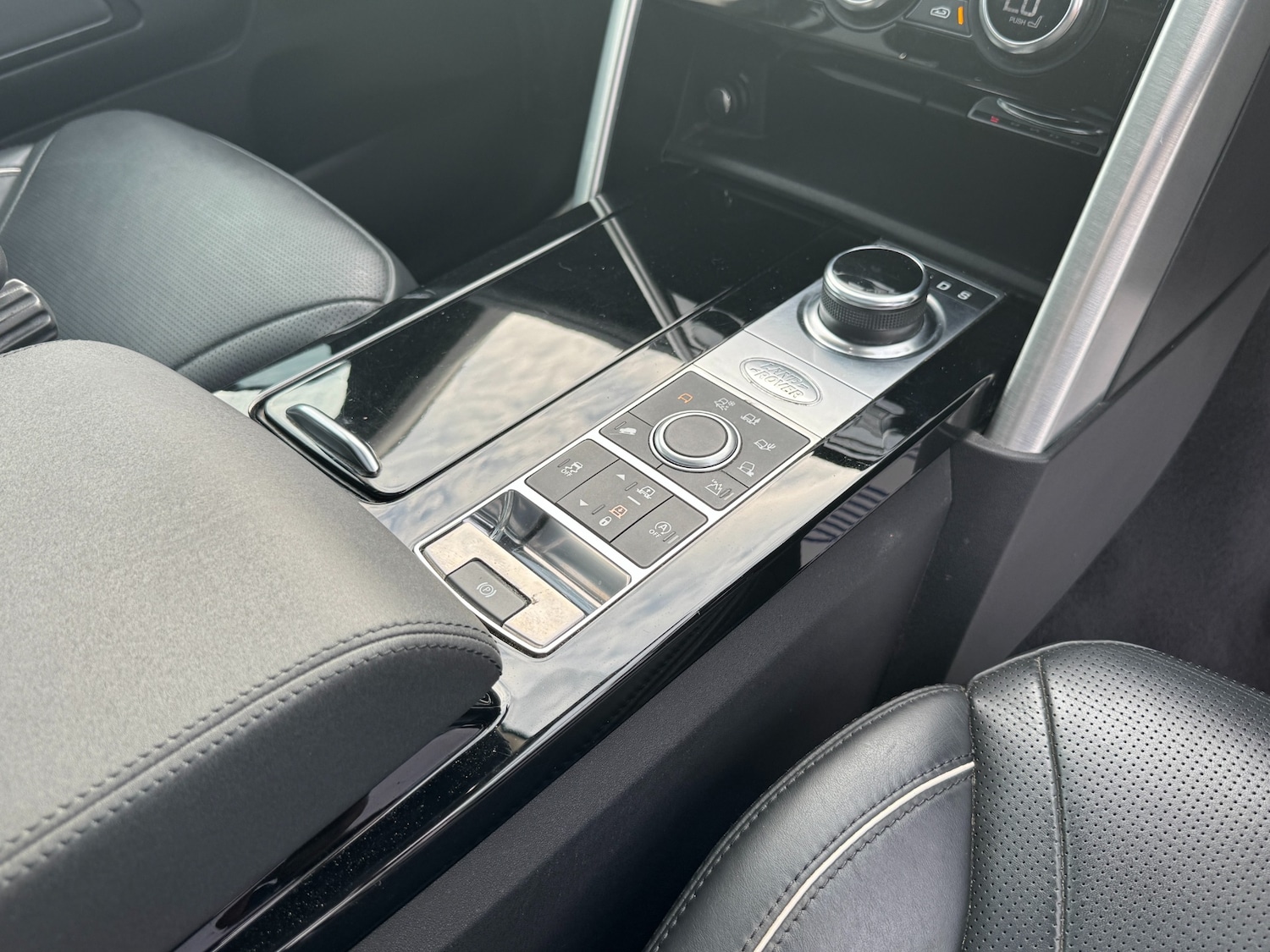 Used Land Rover Discovery 2019 for sale - 76555600: Photo 30