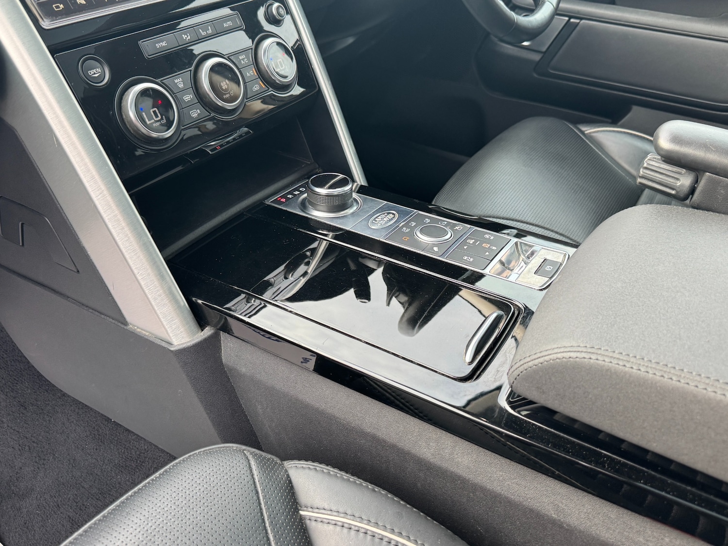 Used Land Rover Discovery 2019 for sale - 76555600: Photo 31