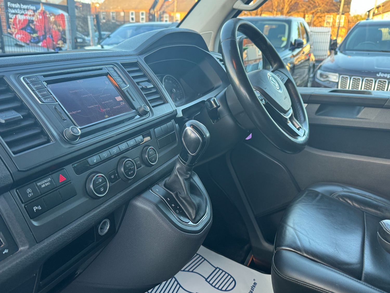 Used Volkswagen Transporter Shuttle 2017 for sale - 77100571: Photo 33