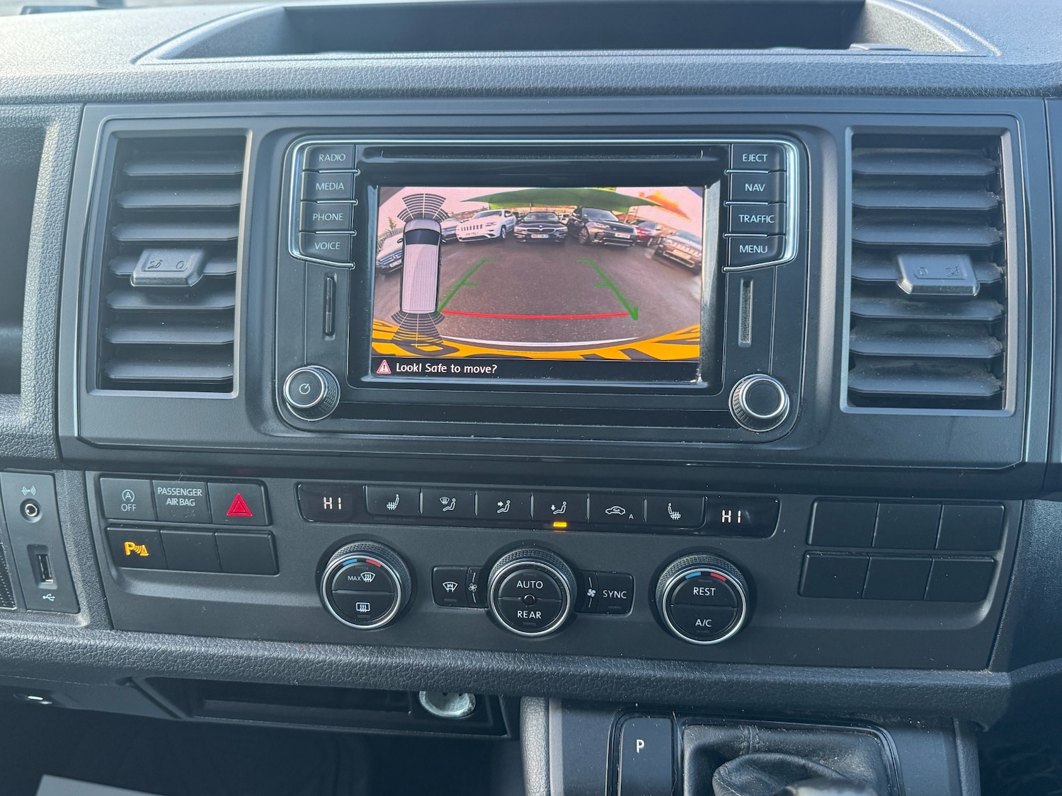 Used Volkswagen Transporter Shuttle 2017 for sale - 77100571: Photo 36