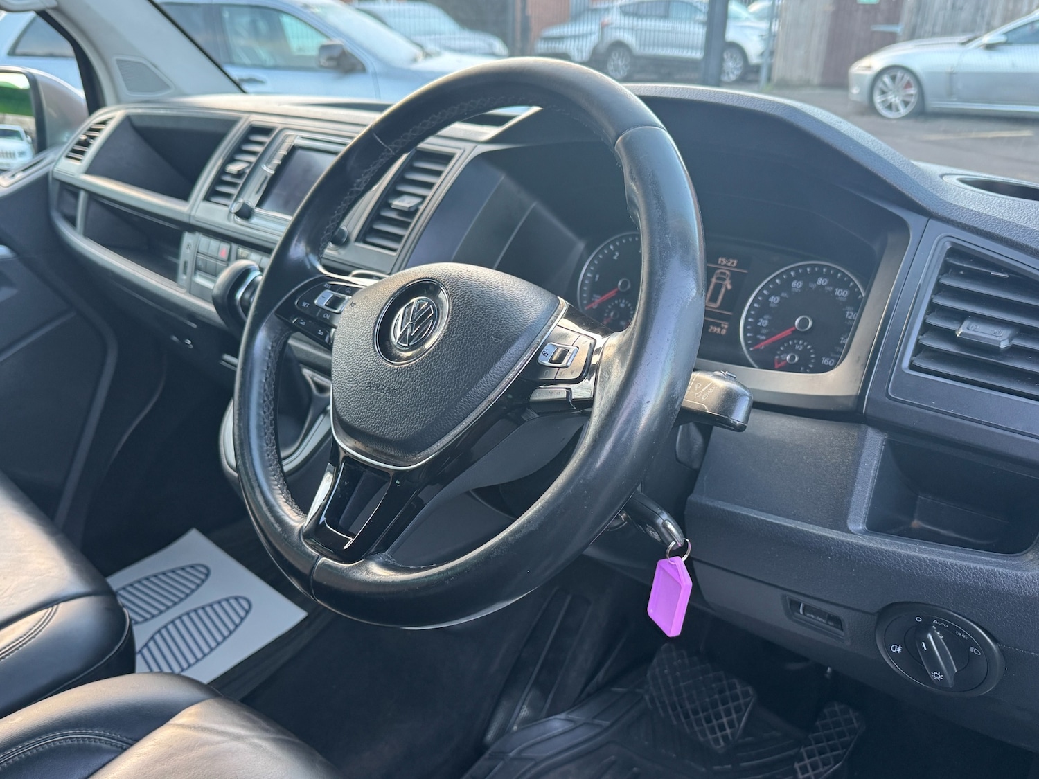 Used Volkswagen Transporter Shuttle 2017 for sale - 77100571: Photo 43