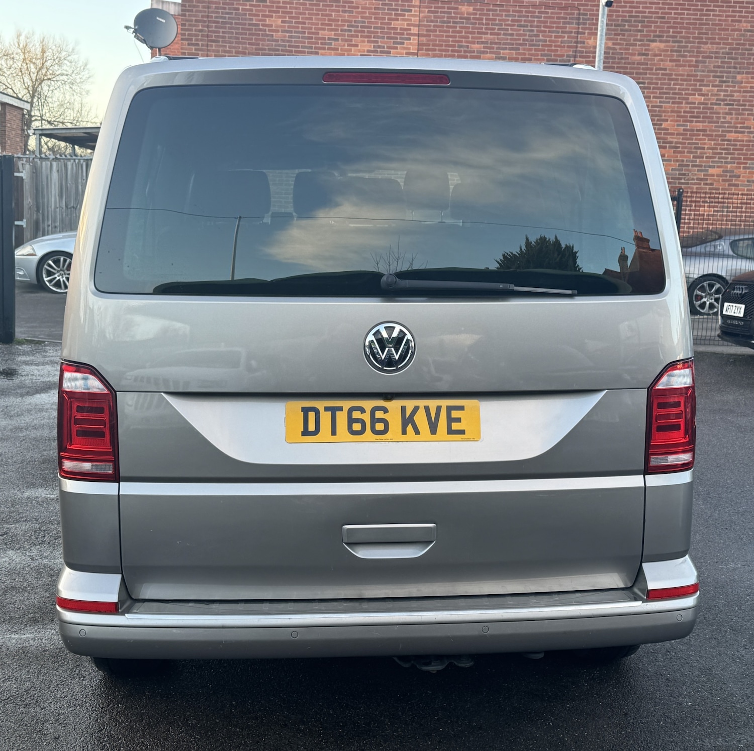 Used Volkswagen Transporter Shuttle 2017 for sale - 77100571: Photo 6