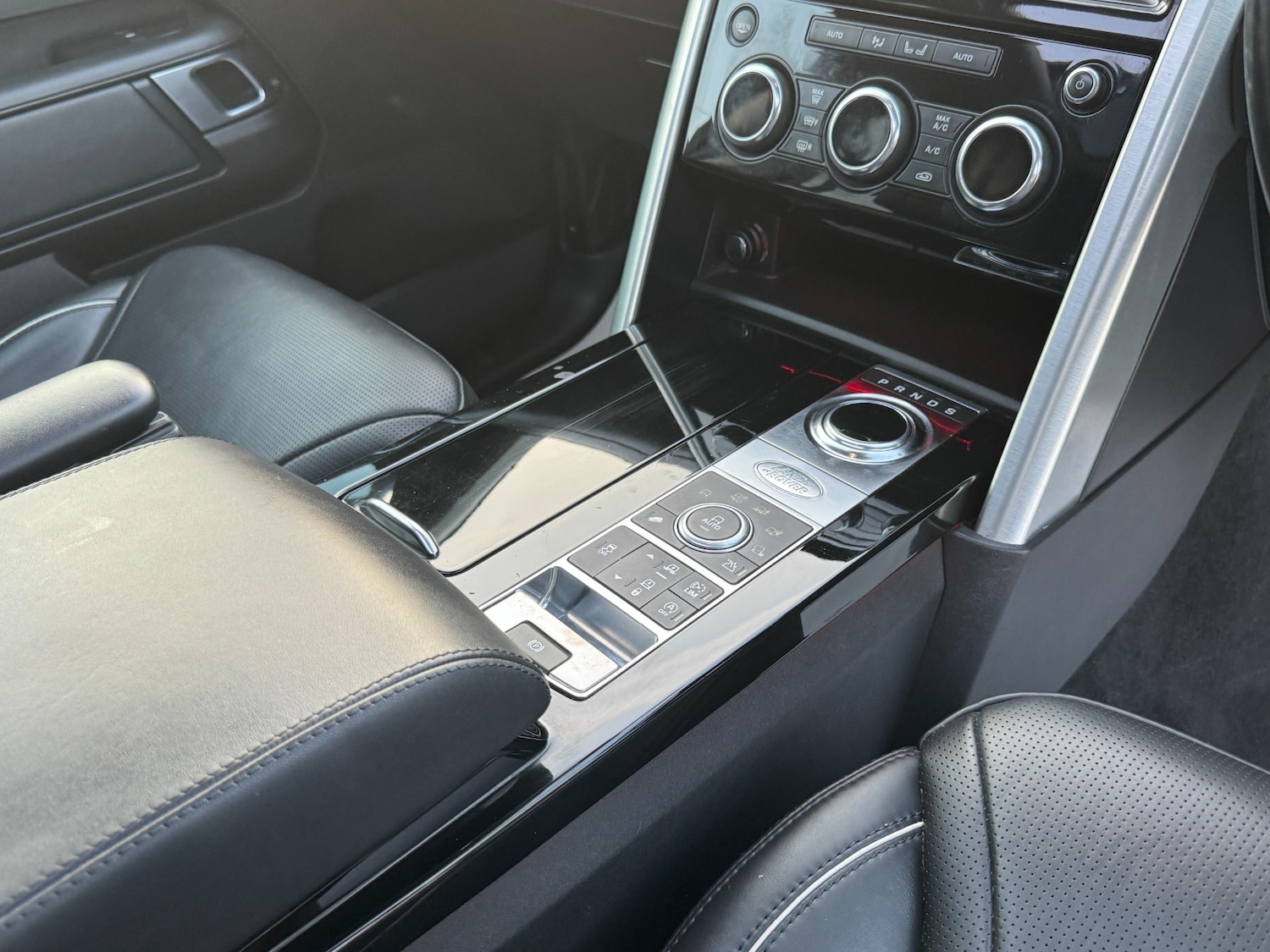 Used Land Rover Discovery 2018 for sale - 76637884: Photo 30