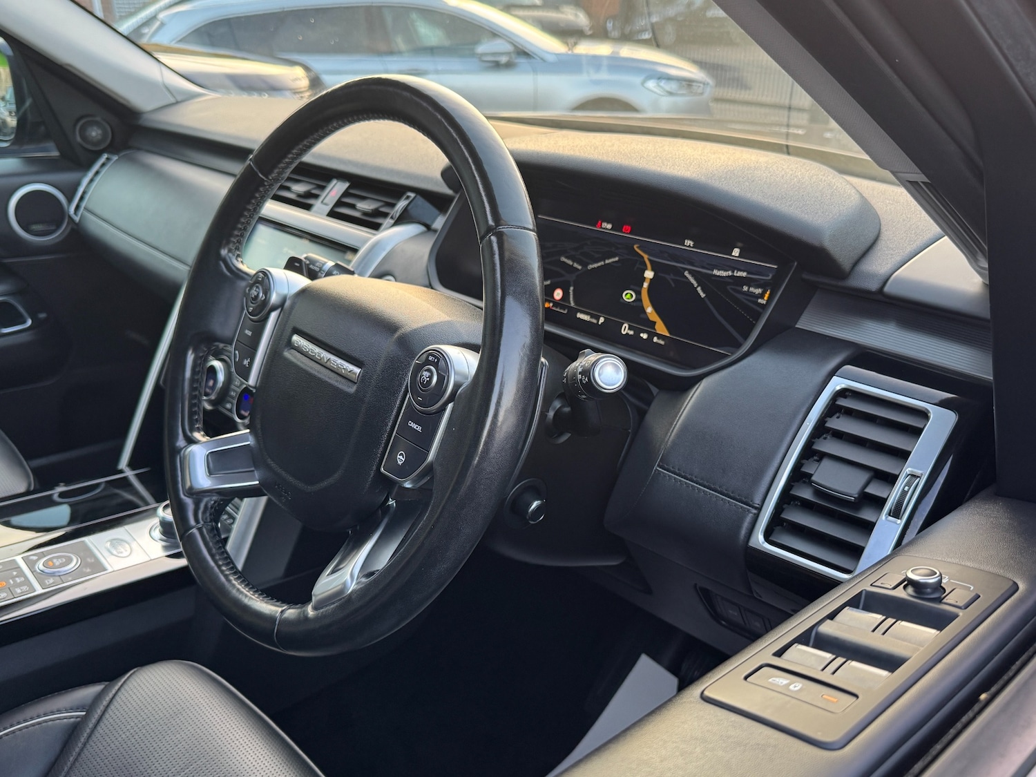 Used Land Rover Discovery 2018 for sale - 76637884: Photo 51