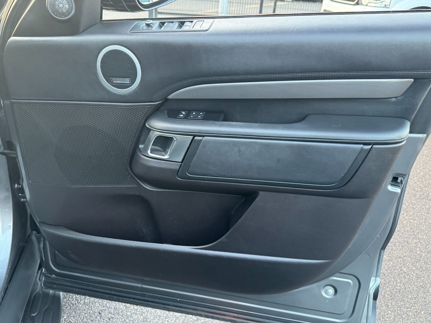 Used Land Rover Discovery 2018 for sale - 76637884: Photo 54