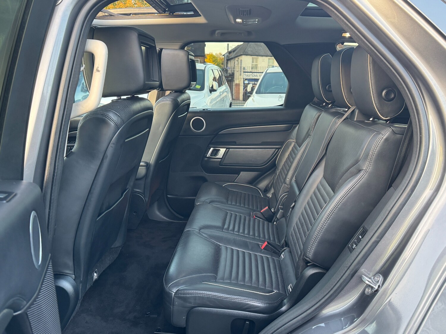 Used Land Rover Discovery 2018 for sale - 76637884: Photo 61