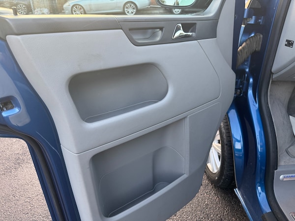 Used Volkswagen Caravelle 2015 for sale - 75545688: Photo 43
