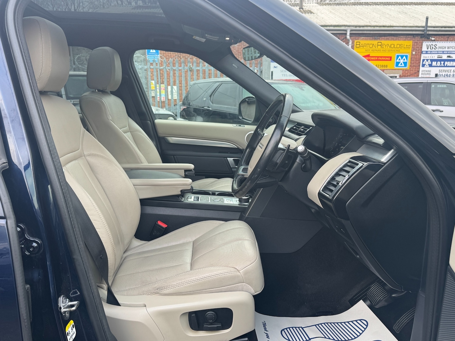 Used Land Rover Discovery 2020 for sale - 77080682: Photo 30