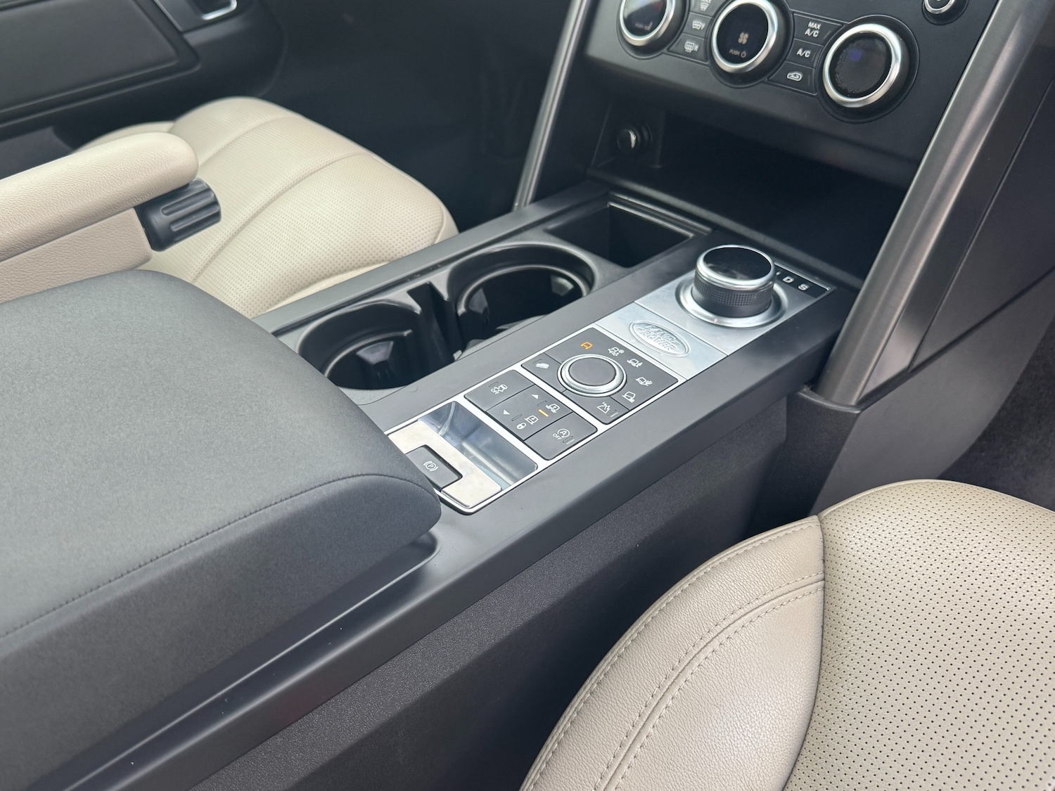 Used Land Rover Discovery 2020 for sale - 77080682: Photo 32