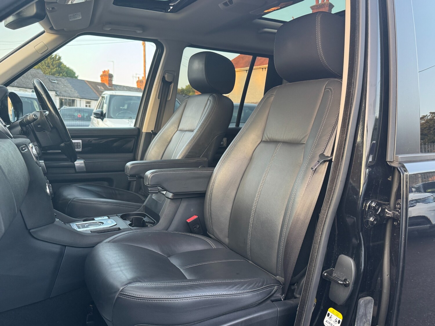 Used Land Rover Discovery 2016 for sale - 76218528: Photo 28