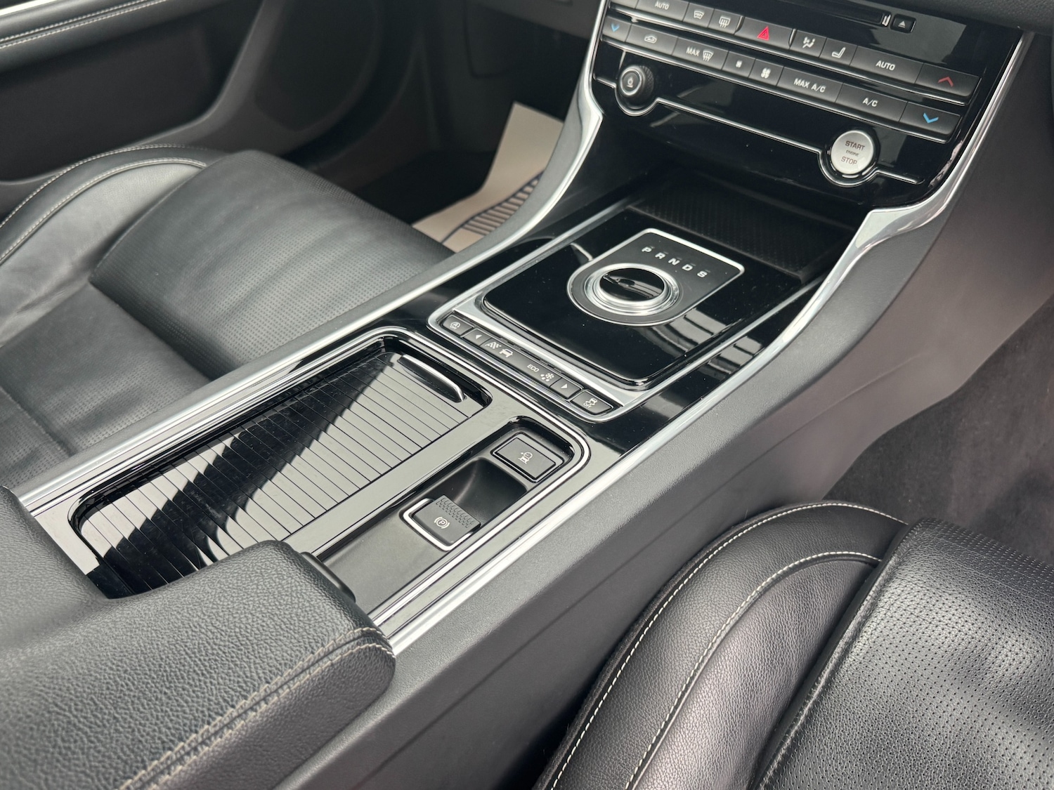 Used Jaguar XF 2017 for sale - 76611119: Photo 34