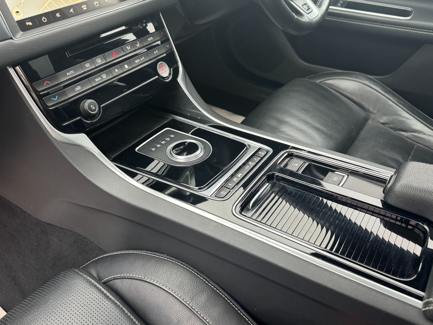 Used Jaguar XF 2017 for sale - 76611119: Photo 35