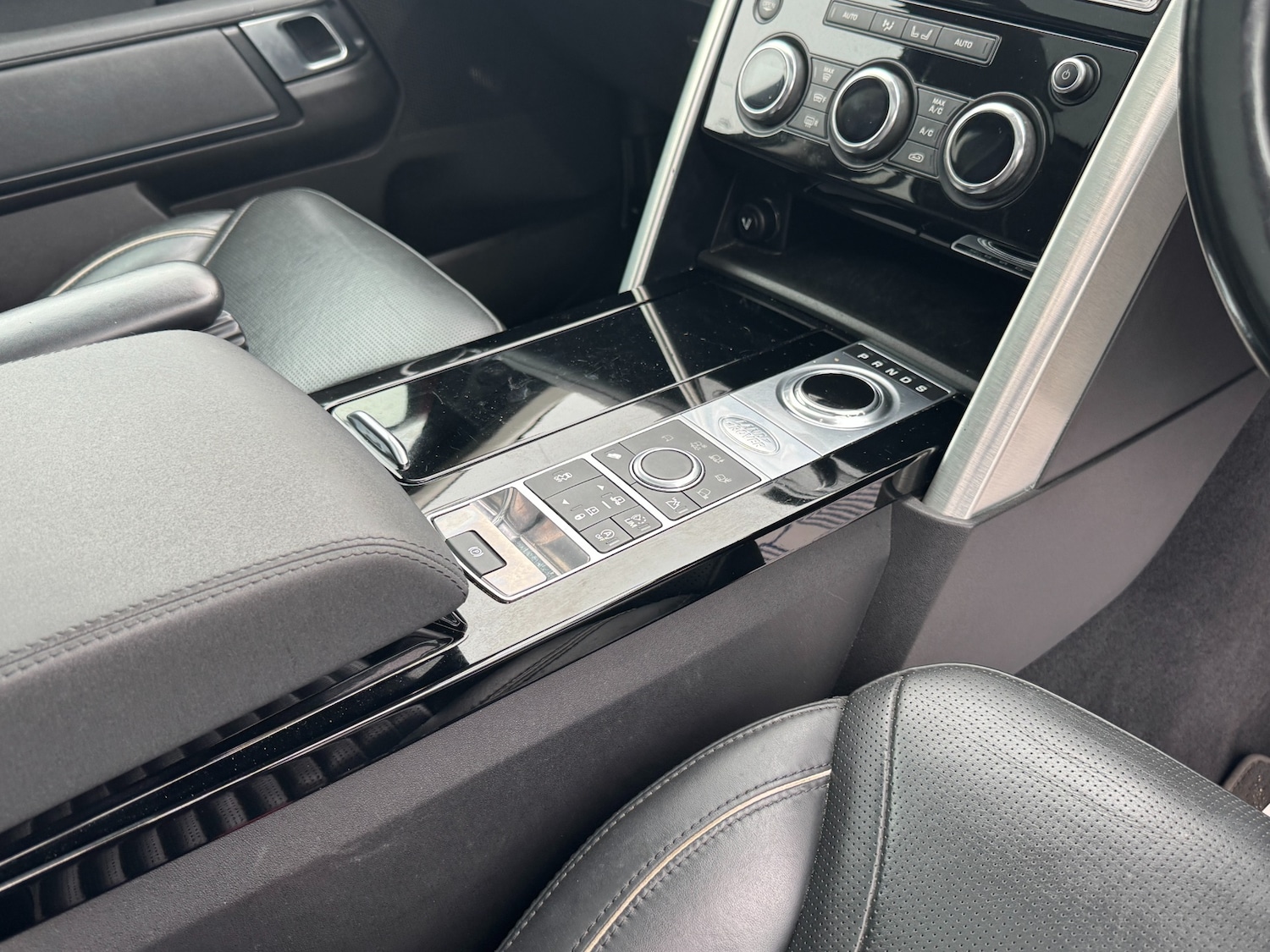 Used Land Rover Discovery 2017 for sale - 76381827: Photo 32