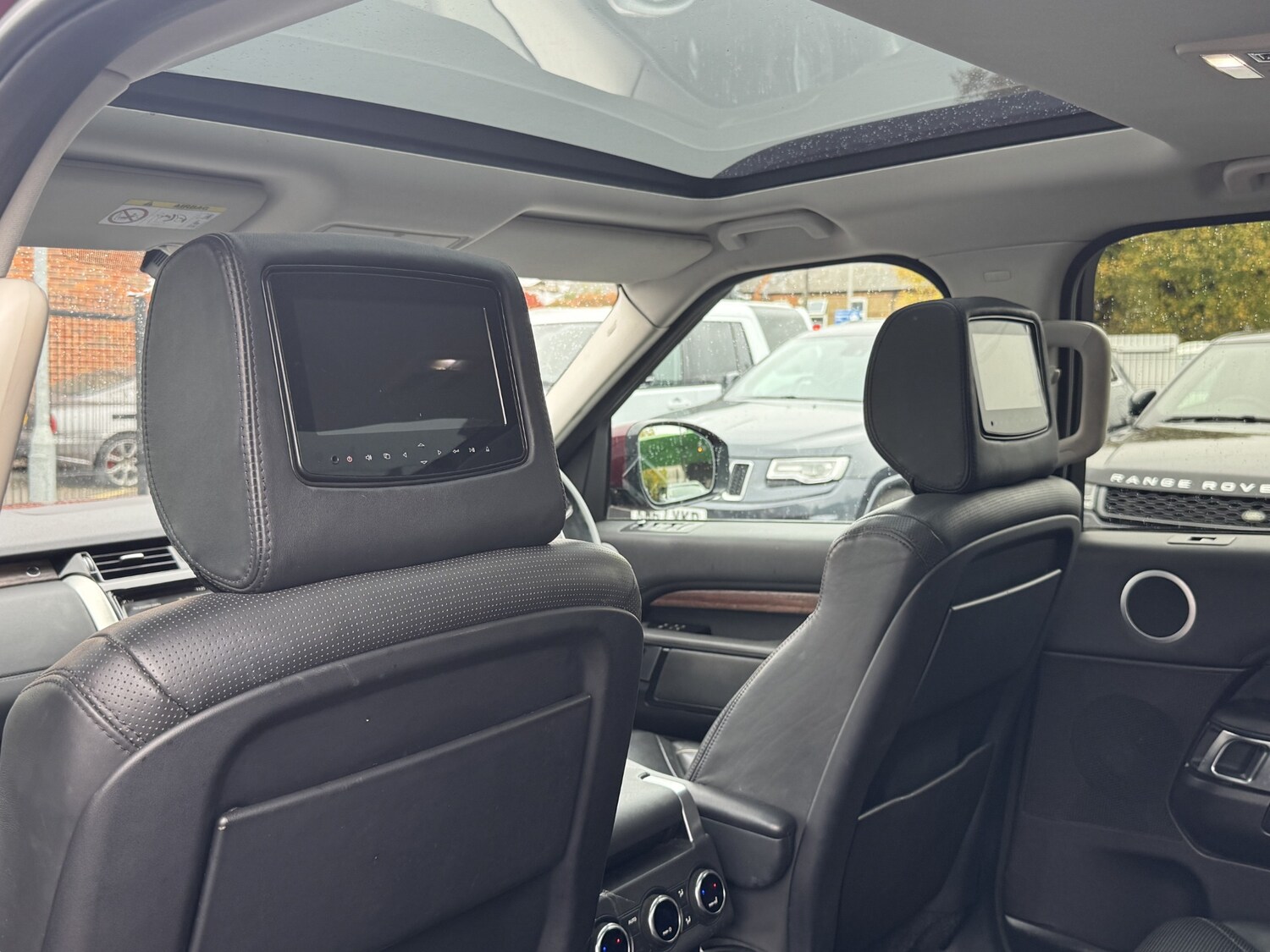 Used Land Rover Discovery 2017 for sale - 76381827: Photo 67